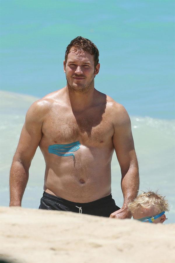 Chris Pratt Hits The Beach With Ripped Abs And Plays With Adorable Son Jack 