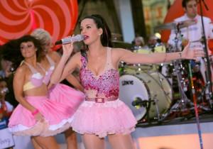 2010__08__Katy_Perry_Aug27_11 300&#215;210.jpg