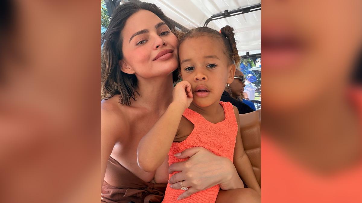 Image of Chrissy Teigen shared a selfie with her young daughter.