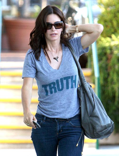 2009__07__courteney_cox_main.jpg