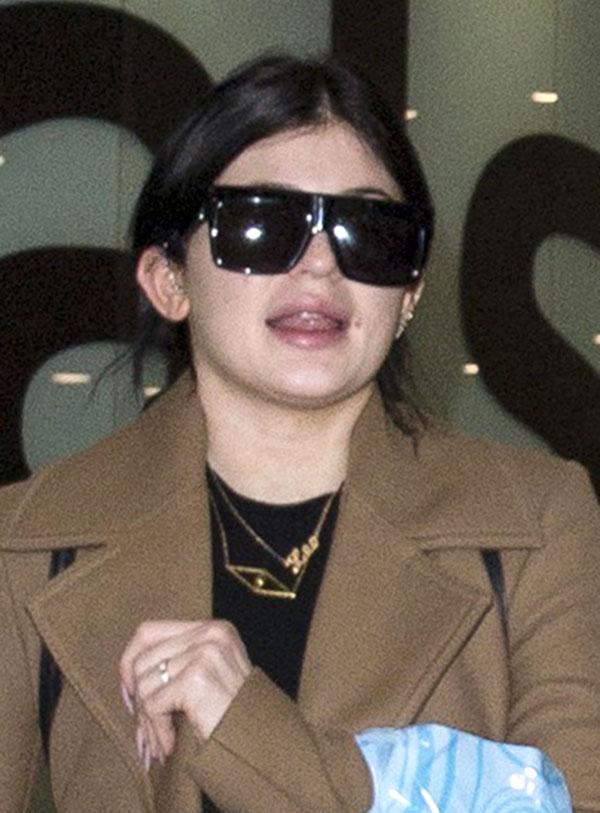 Makeup-Free Kylie Jenner Sports Pimple At LAX – See The Reality Star’s ...