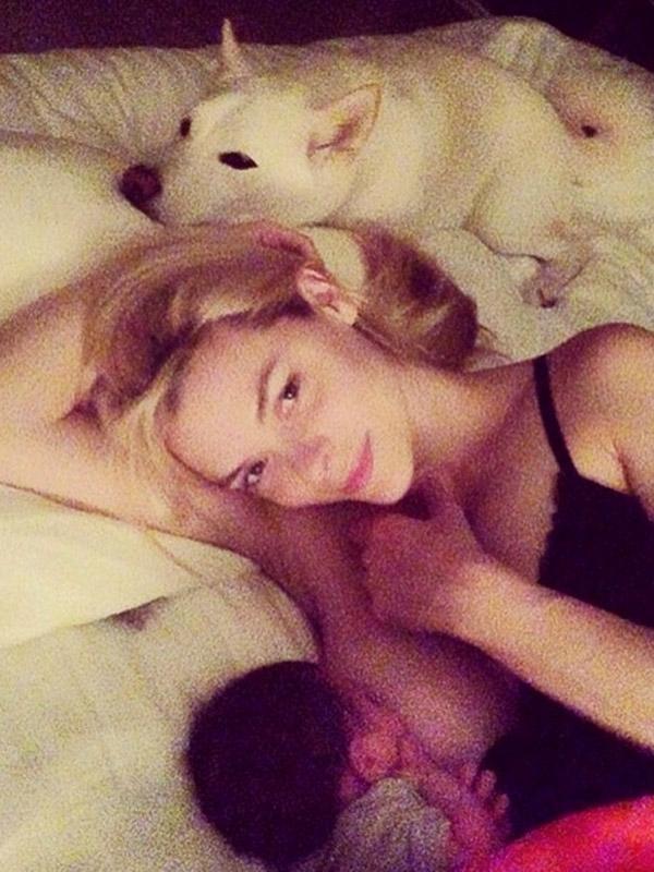 Jaime king breastfeeding pic