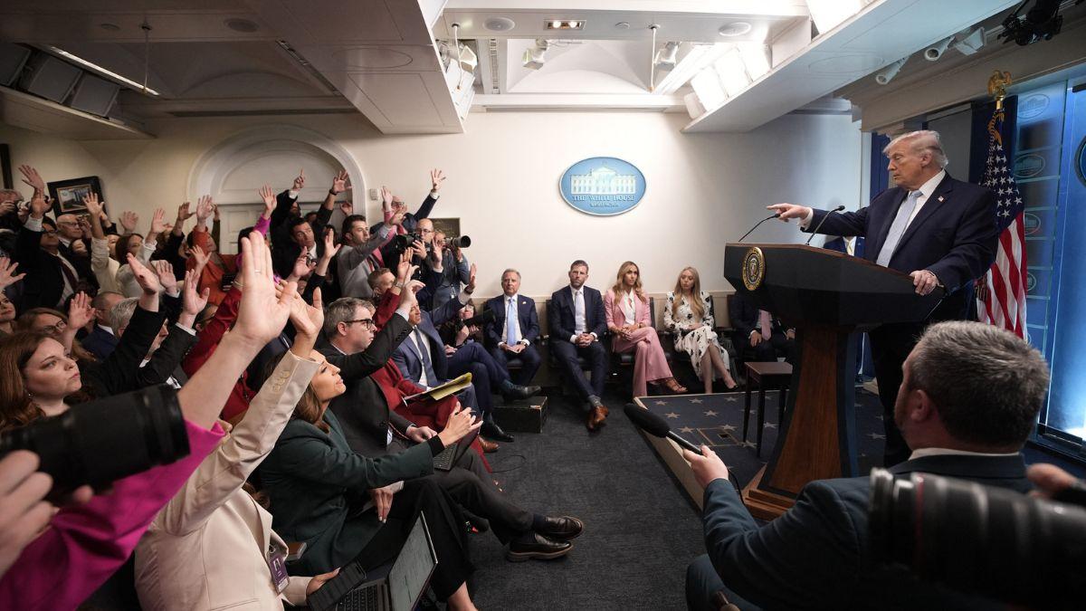 Image of His decision reshaped the event into a high-stakes media spectacle.