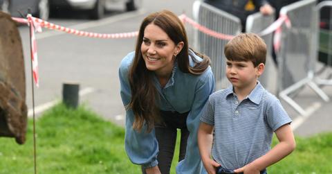 kate middleton up late trying decorate kids birthday cakes