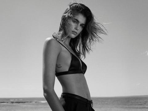 kaia gerber mixed reactions confessing loves to cry in shower