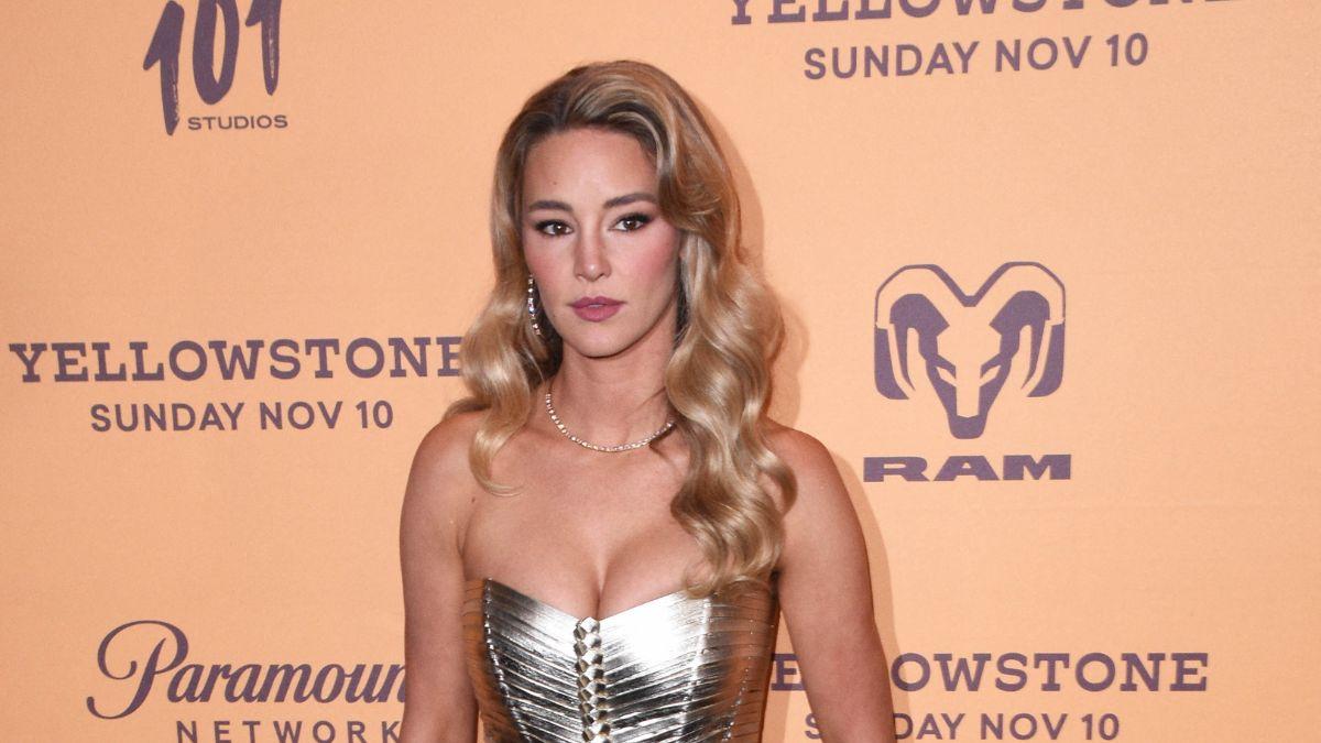 baywatch reboot cast stephen amell brooks nader