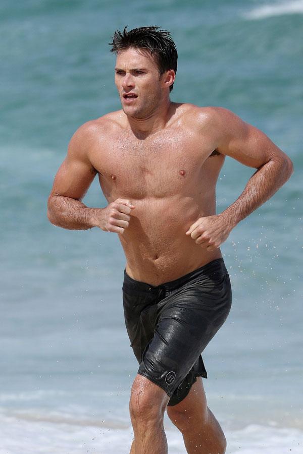 Scott eastwood shirtless beach photos 02