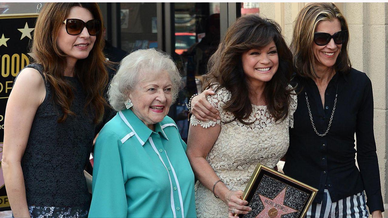 Image of Betty White with Valerie Bertinelli, Jane Leeves, and Wendie Malick