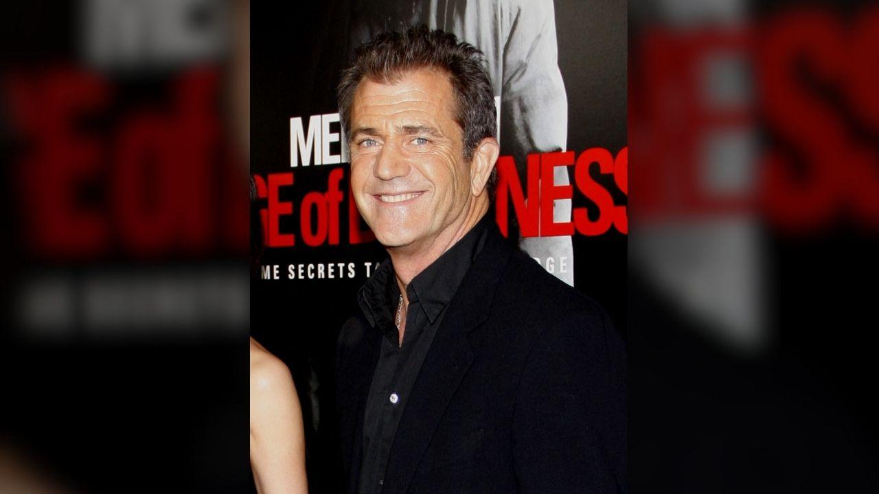 Photo of Fans were divided on whether Mel Gibson was 'mocking' the ASL interpreter.
