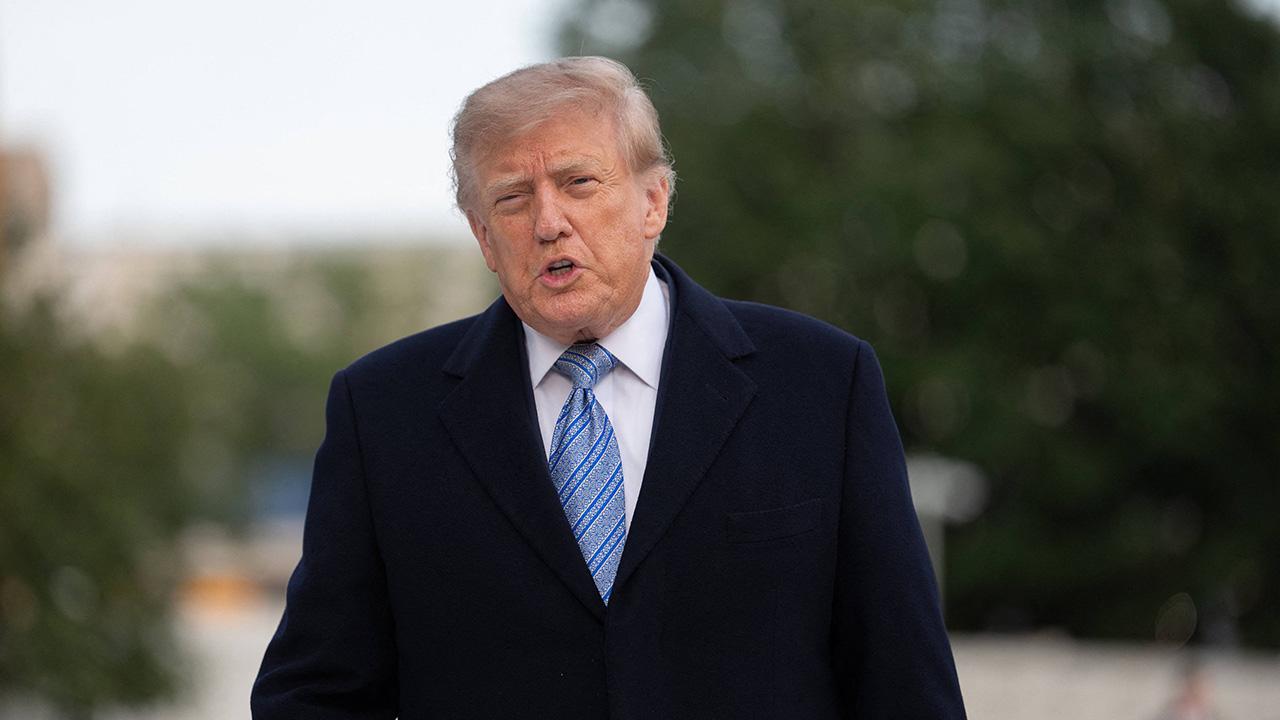 donald trump faces backlash over lavish red carpet welcome xi jinping