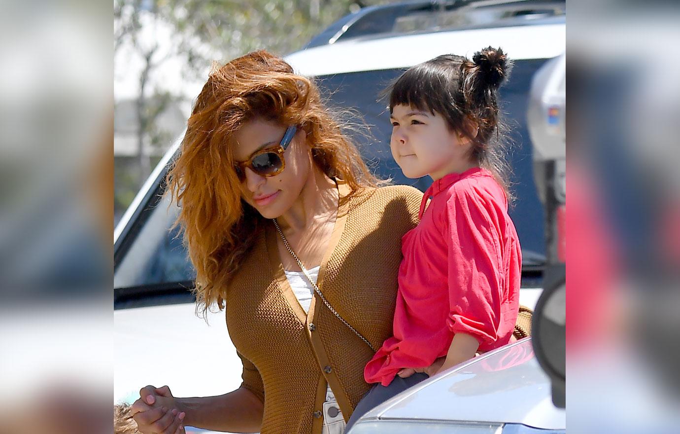 Eva-Mendes-Daughters-Lunch