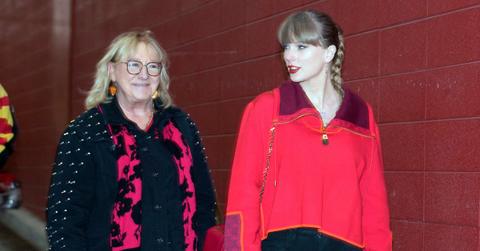 photo of Donna Kelce, Taylor Swift.