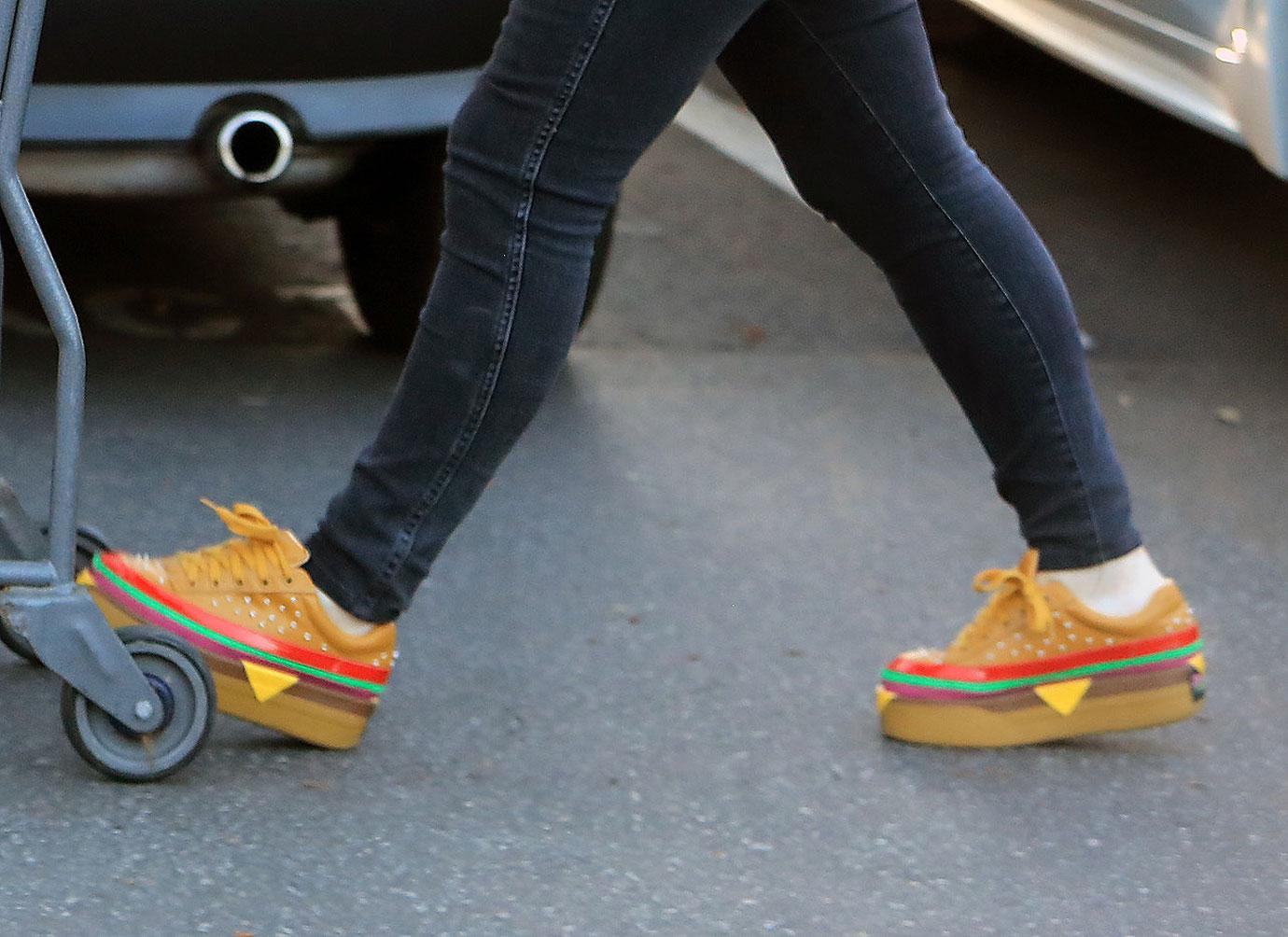 amy poehler cheeseburger sneakers photos