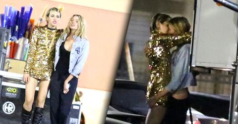 Miley cyrus stella maxwell kissing pp