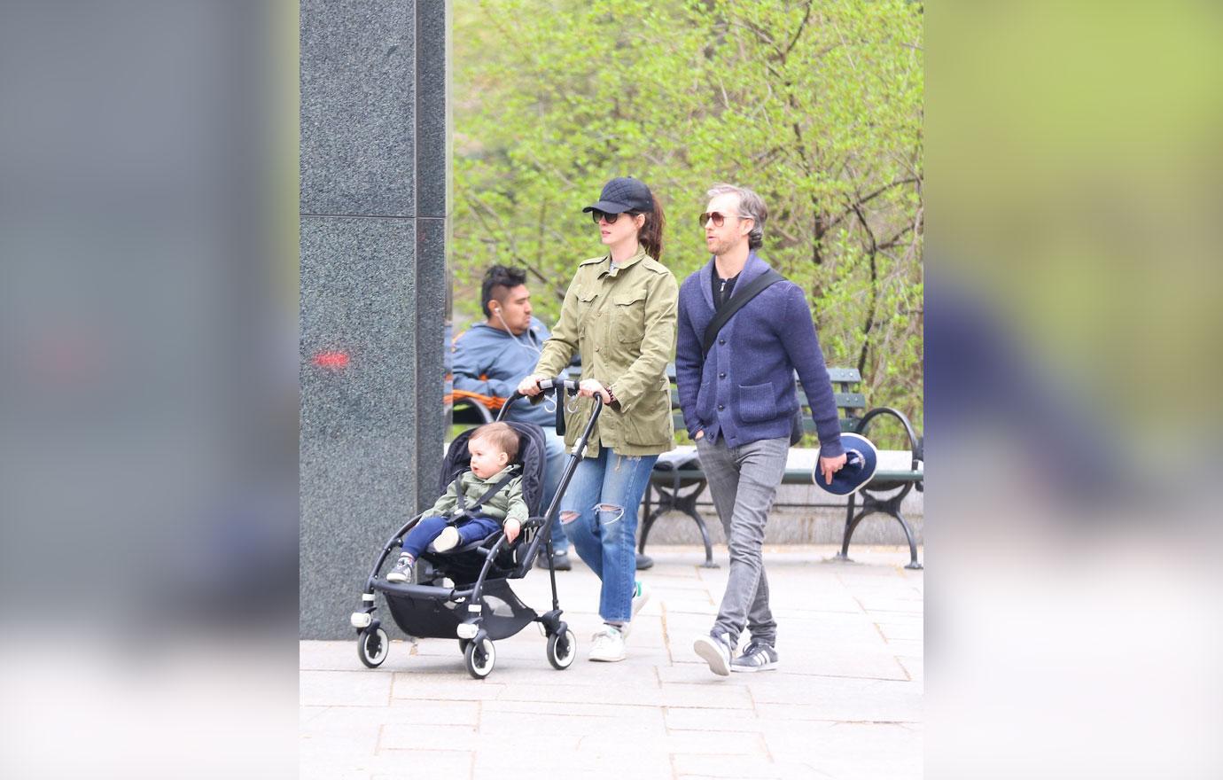 Anne Hathaway Son New York Photos 03