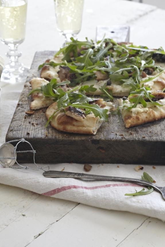 // __flatbread_chevre_ __flatbread_honey_chevre_sardines__