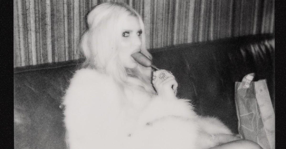 jessica simpson seductively eats corn dog new photo eric johnson split