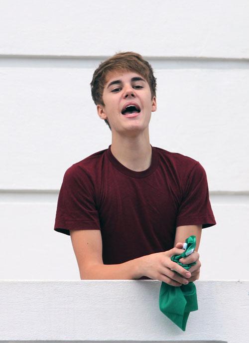 2011__10__Justin_Bieber10042011E_ _2.jpg