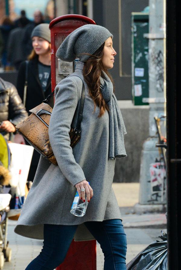 Jessica biel pregnant 02