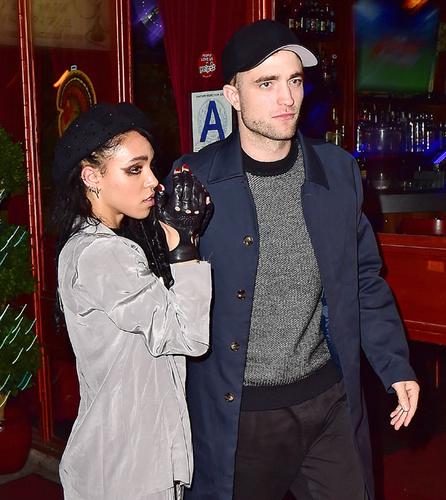 Robert Pattinsons Girlfriend Fka Twigs Goes Topless After Meeting His