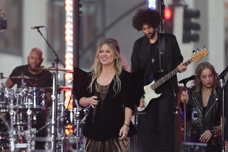 kelly clarkson make up look weight loss