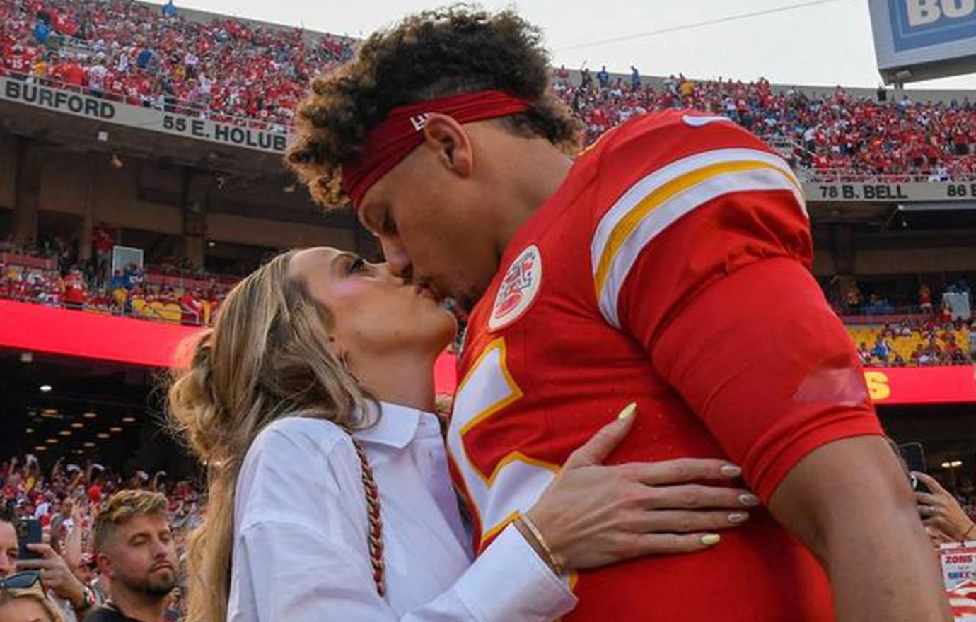 brittany mahomes slammed tiktok rude restaurant staff