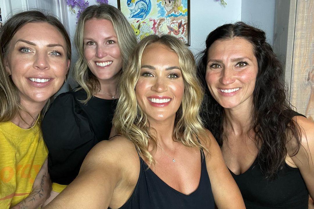 Carrie Underwood Bonds With Sisters-In-Law During Florida Trip: Photos