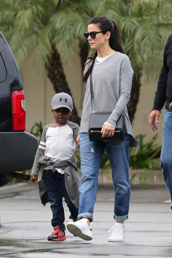 Sandra bullock adopts baby girl 02