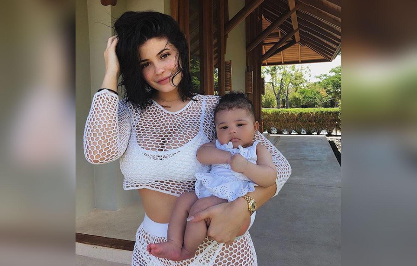 kylie jenner bikini pic baby stormi 01