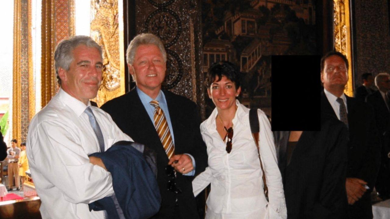 Photo of Some believe that Clinton's stress over his appearance in the Epstein files could lead to medical problems.