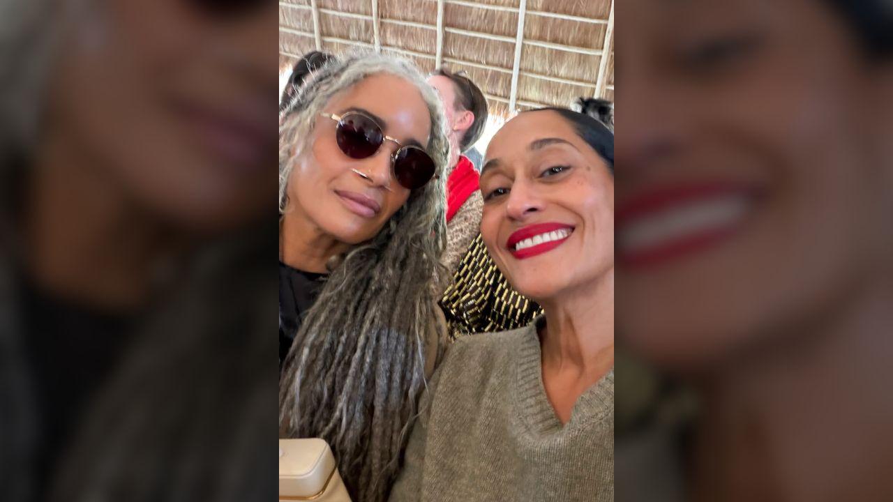 Photo of Tracee Ellis Ross posed with Lisa Bonet.